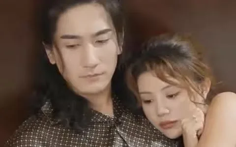 战神的美女老婆海报