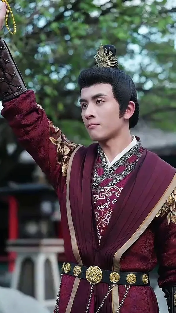 新版：潜龙出渊海报